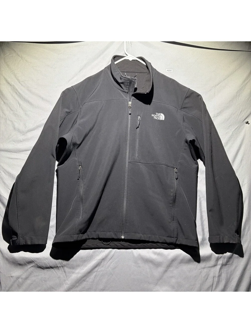 The North Face Men’s Large Black Softshell Jacket Full Zip Outdoor Windproof